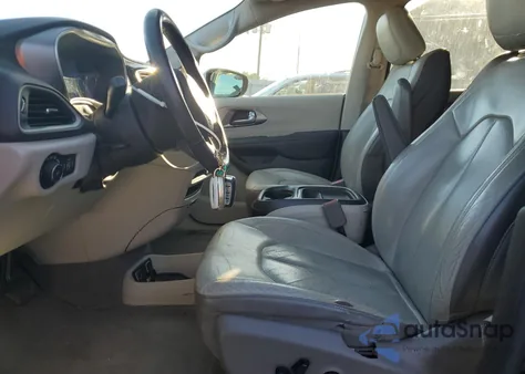 2018 Chrysler Pacifica Touring L z USA, uszkodzony, nr VIN 2C4RC1BG2JR142100